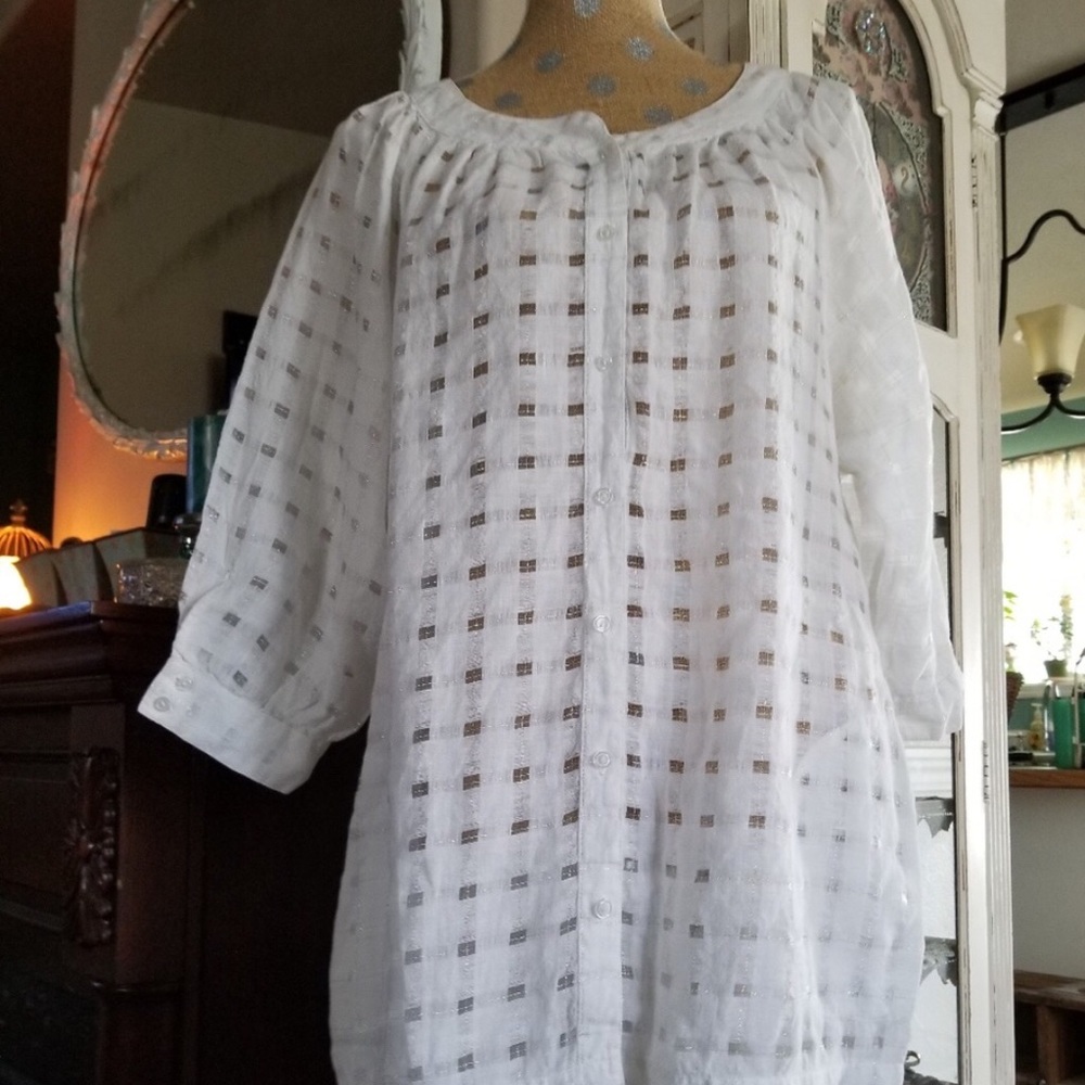 Chico’s Linen Top With Pockets